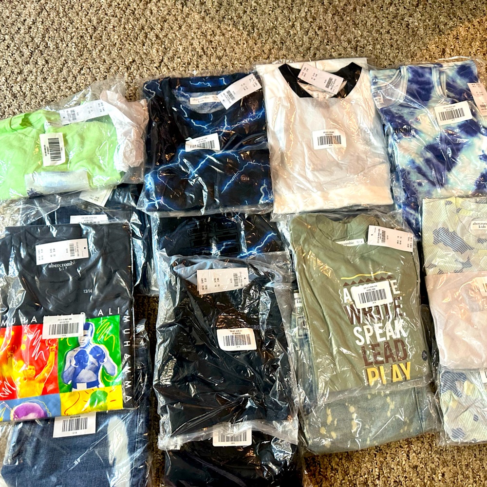 Lot Boys Abercrombie & Fitch short sets (8 sets total of 16 pcs)